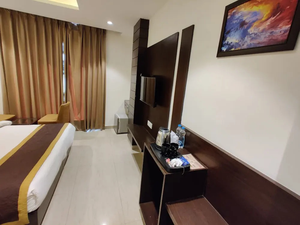 Hotel Avi inn Near BY Golden Temple