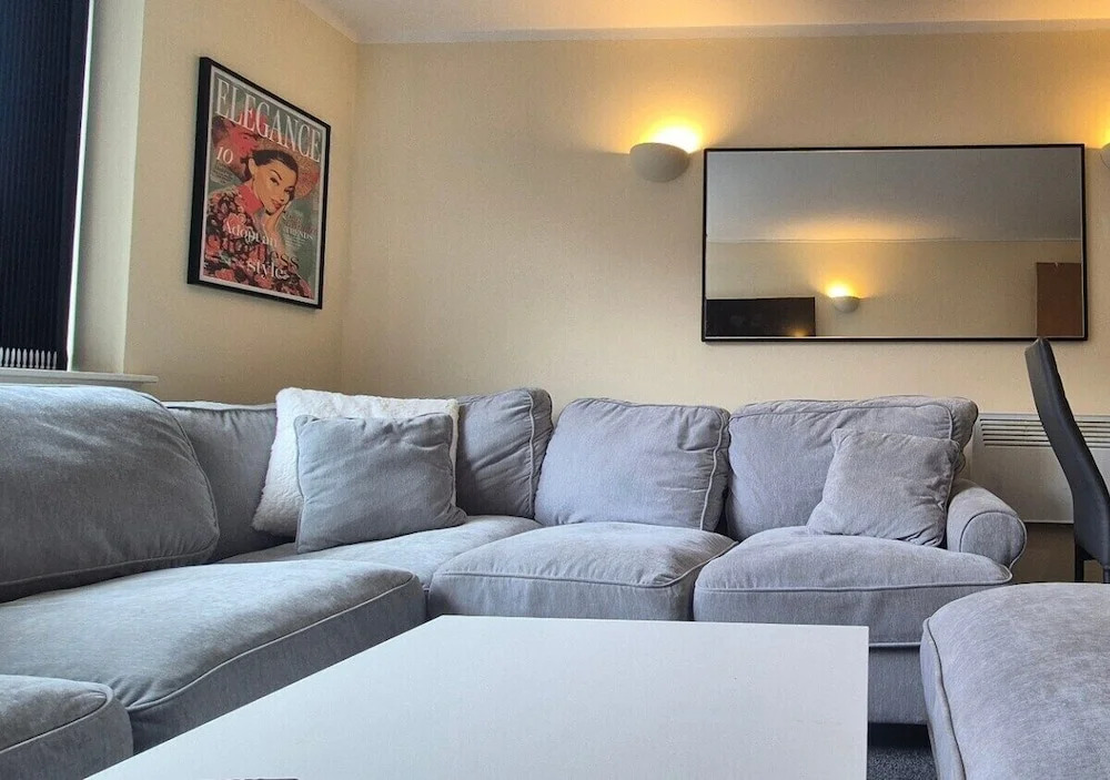Stylish 1BR Flat Next to Hockley