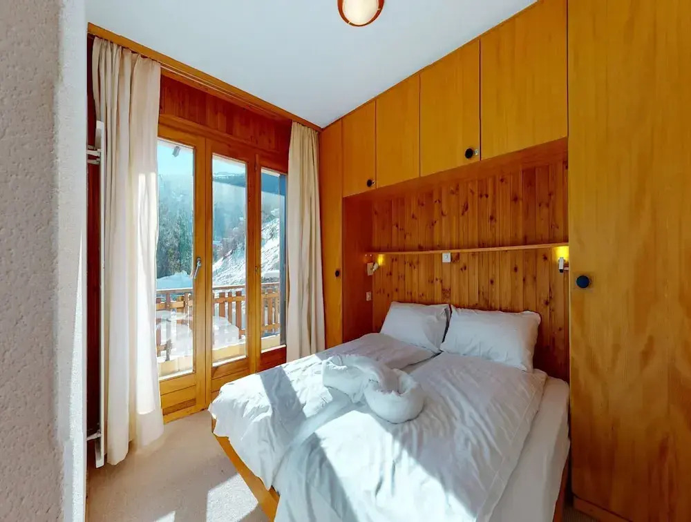 Stunning Apartment With Valley and Mountains