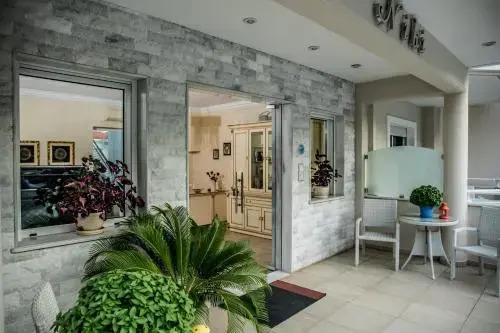 Niki Apartments