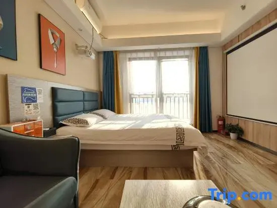 Lanuo Light Luxury Hotel (Erqi Wanda Chuangfu Xincheng Branch)