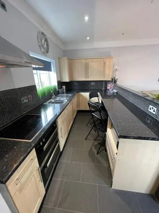Large 1 bedroom Apartment Chester, Hoole Sleeps 4.