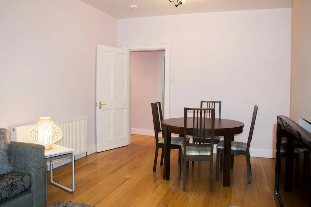 Bright 1 Bedroom Meadows Home