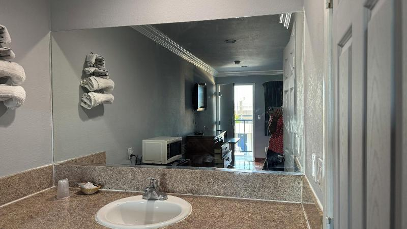 Hiland Motel
