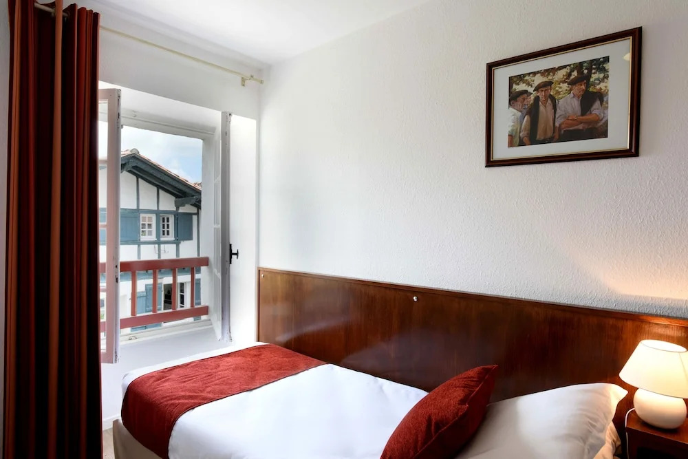 Logis Hôtel Baratxartea