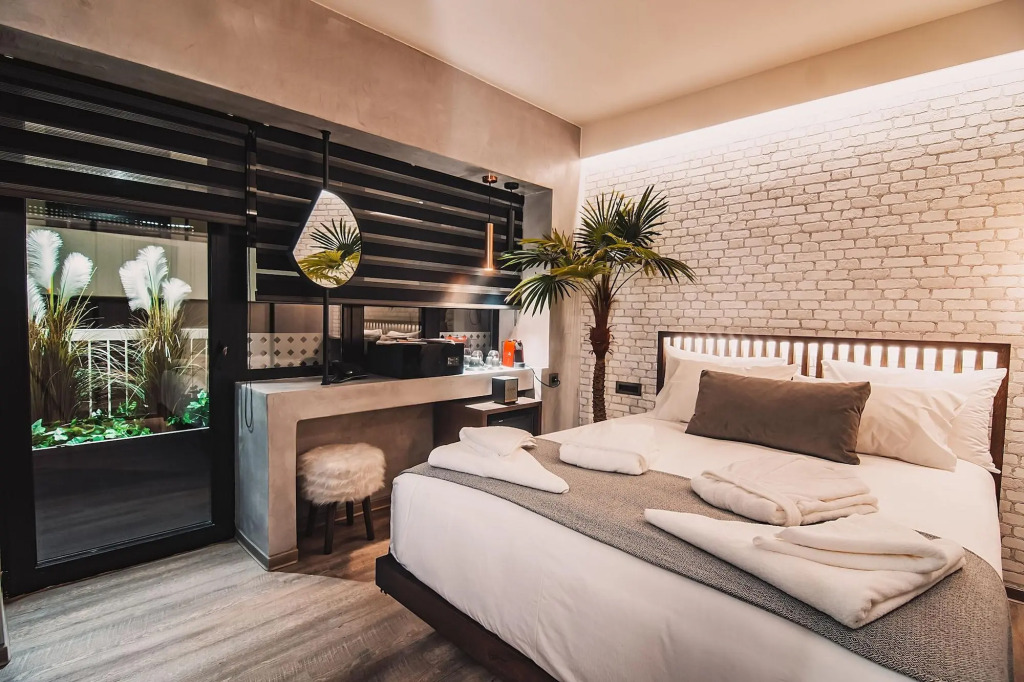 Project 3 Urban Chic Hotel
