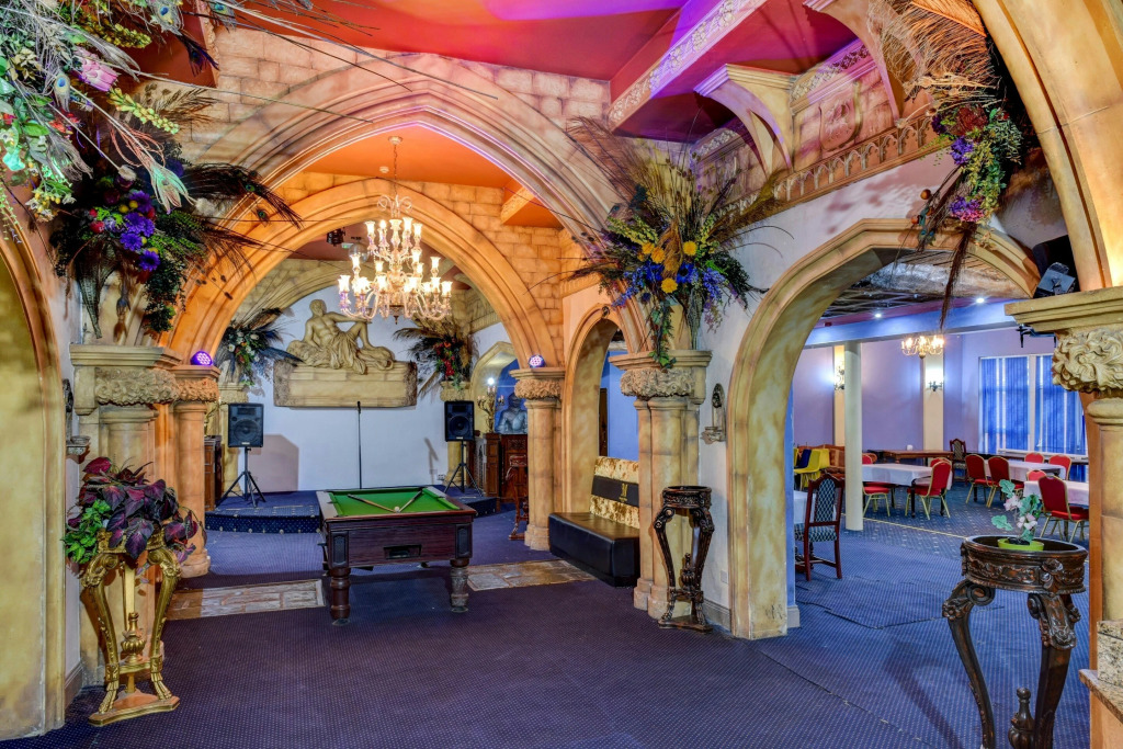 Empire Hotel
