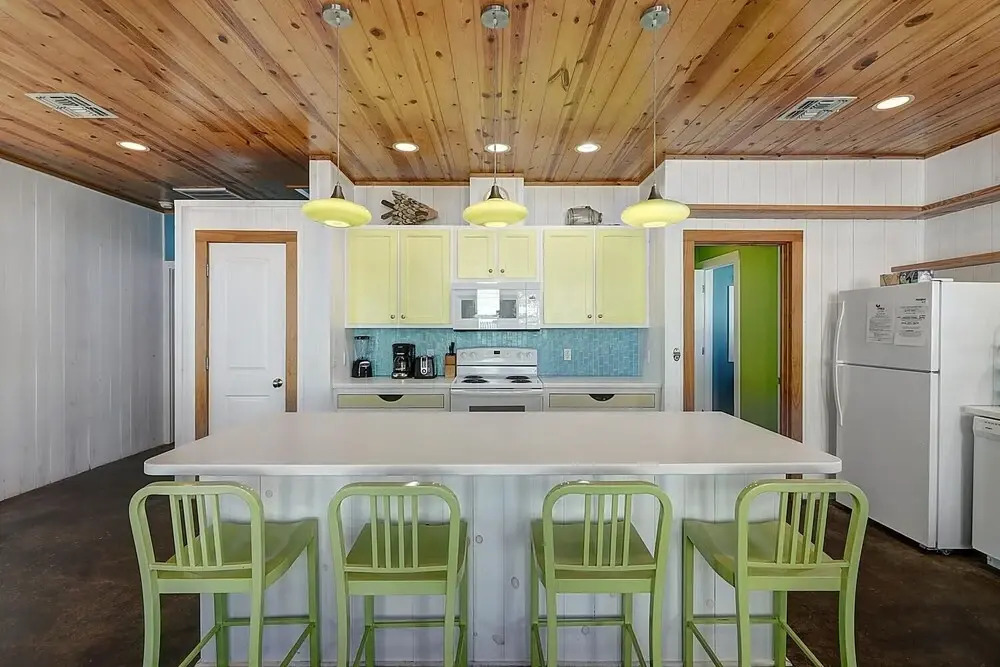 Mango and Cash 80vw 4 Bedrooms 4.5 Bathrooms Home