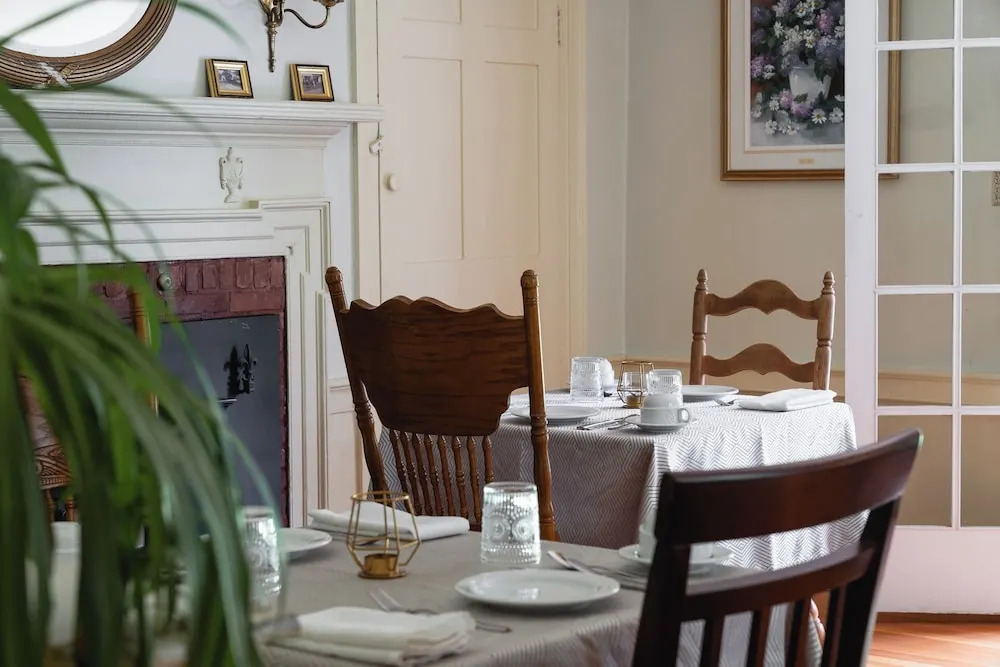 Lee Farm Inn