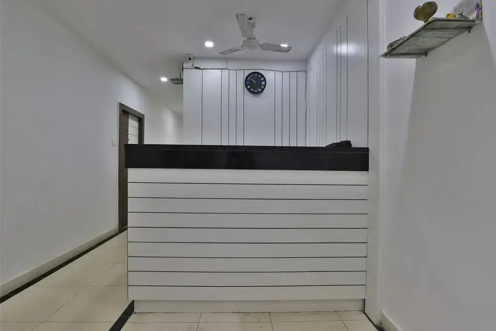 Knk Hotel by OYO Rooms