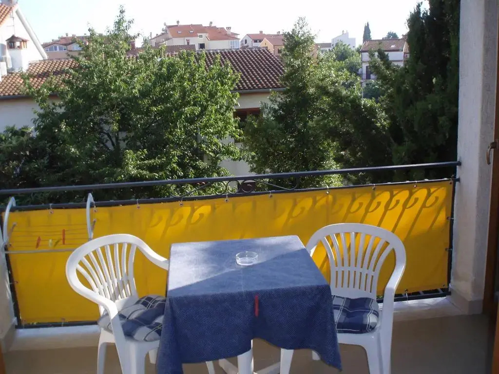 Apartments and Rooms Irena