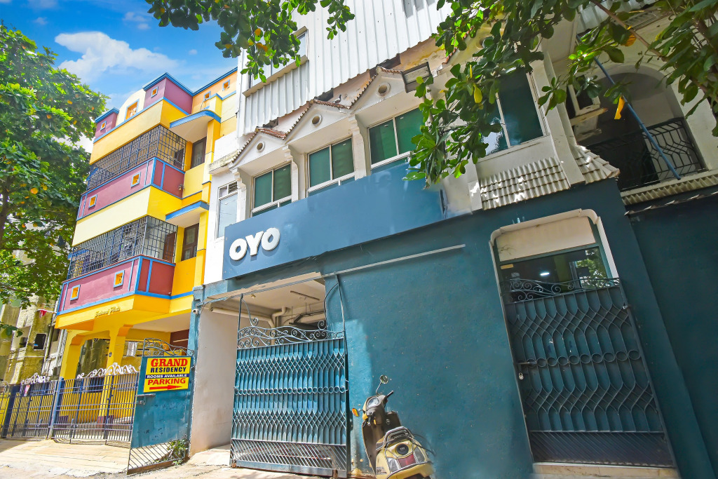 Hotel O Grand Residency Near Kasi Talkies