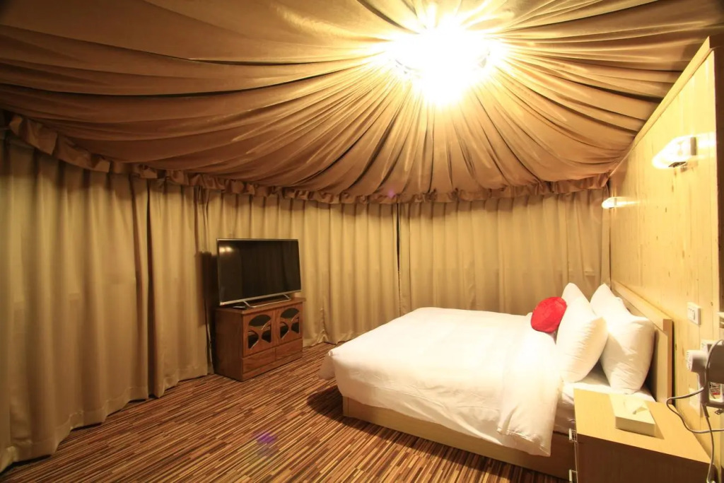yurt in mountains