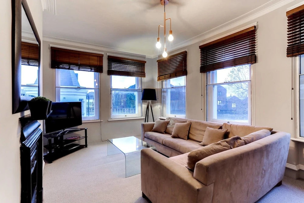 Fulham Large 1 bed Flat in Charming Building