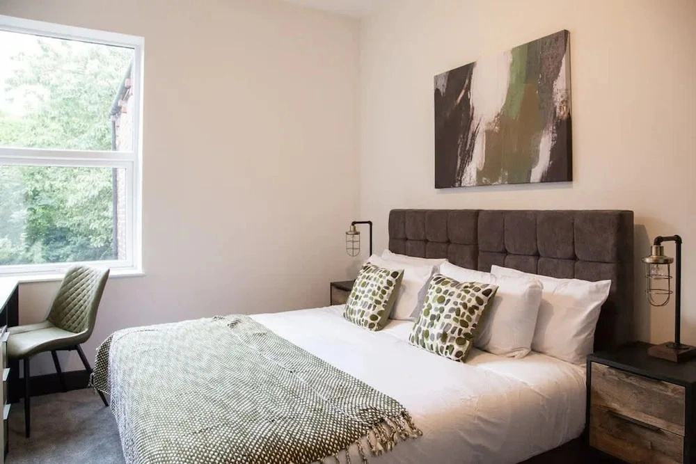 Bright Modern Manchester Home Free Parking
