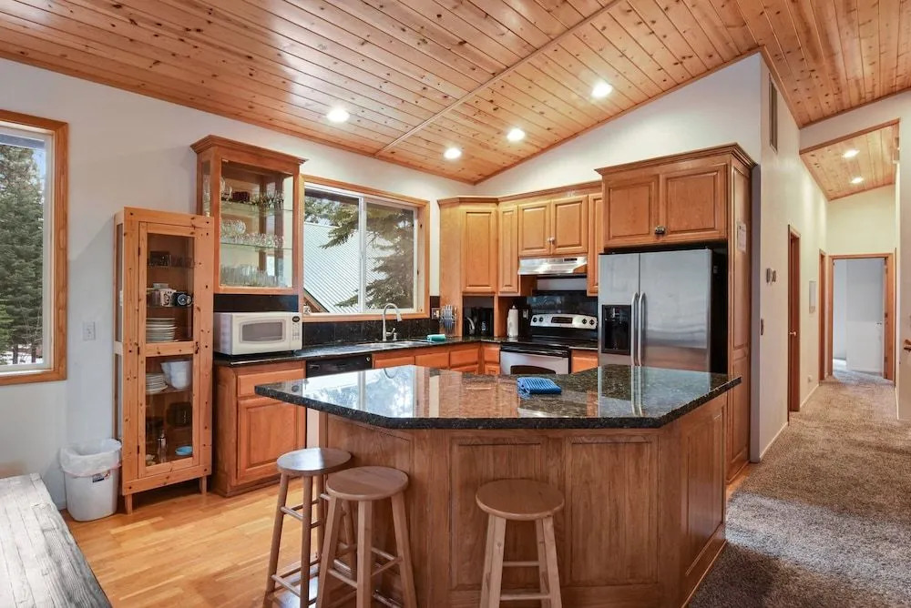 Truckee Pines Retreat Game Room & Forest Views