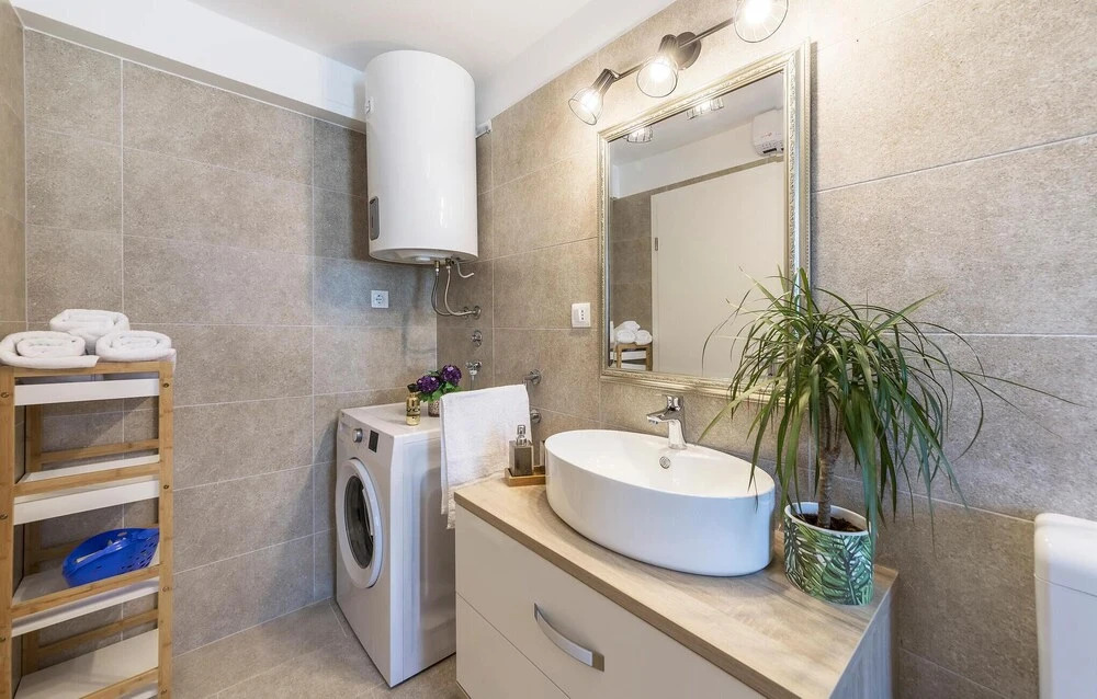 Awesome Home in Loborika With 2 Bedrooms and Wifi
