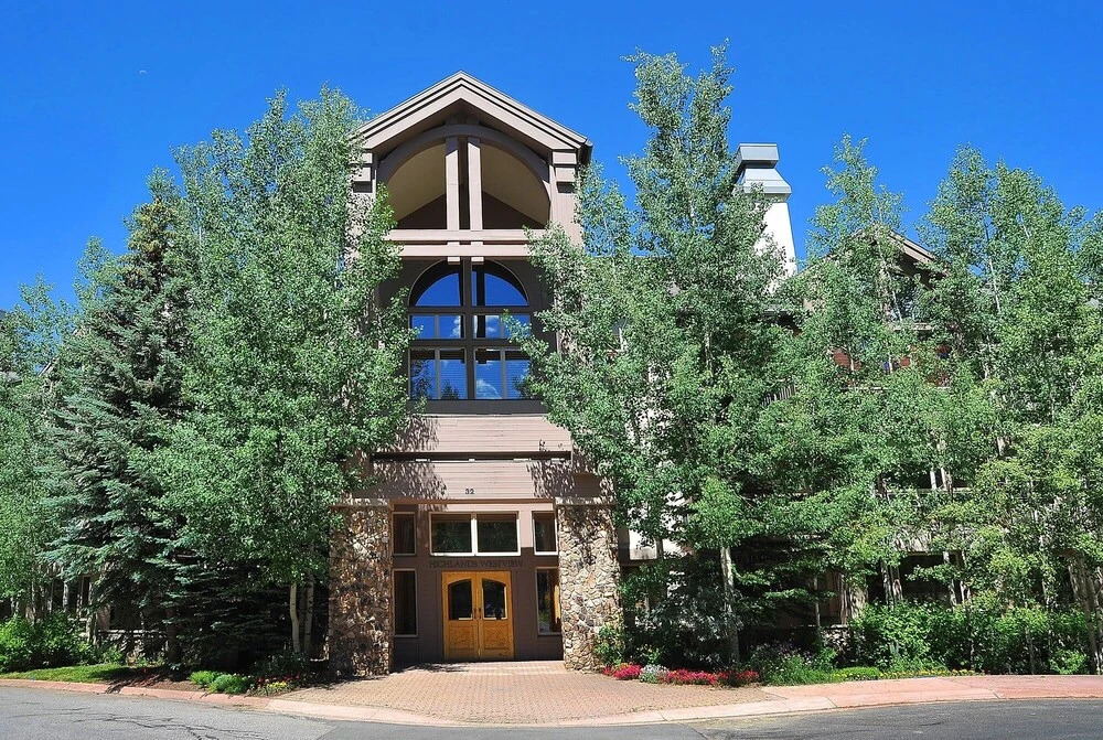 Highlands Westview 300 3 Bedroom Condo by RedAwning