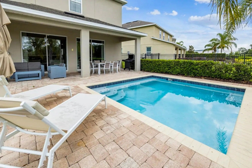 Near Theme Parks, fun Filled Home With Harry Potter Bedroom, & Private Pool