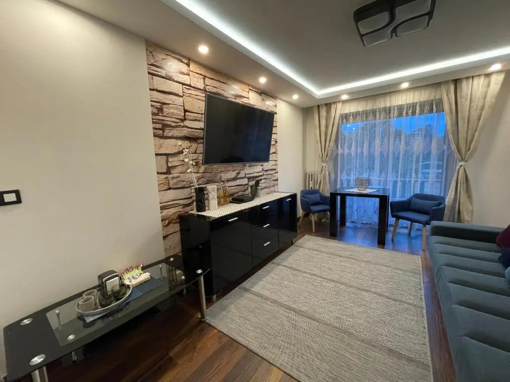 Charming AC 2-bedroom apartment Antibes city center family, couples friendly