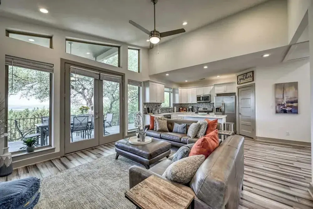 Upscale 5BR Home on Lake Travis/hottub/lake Views