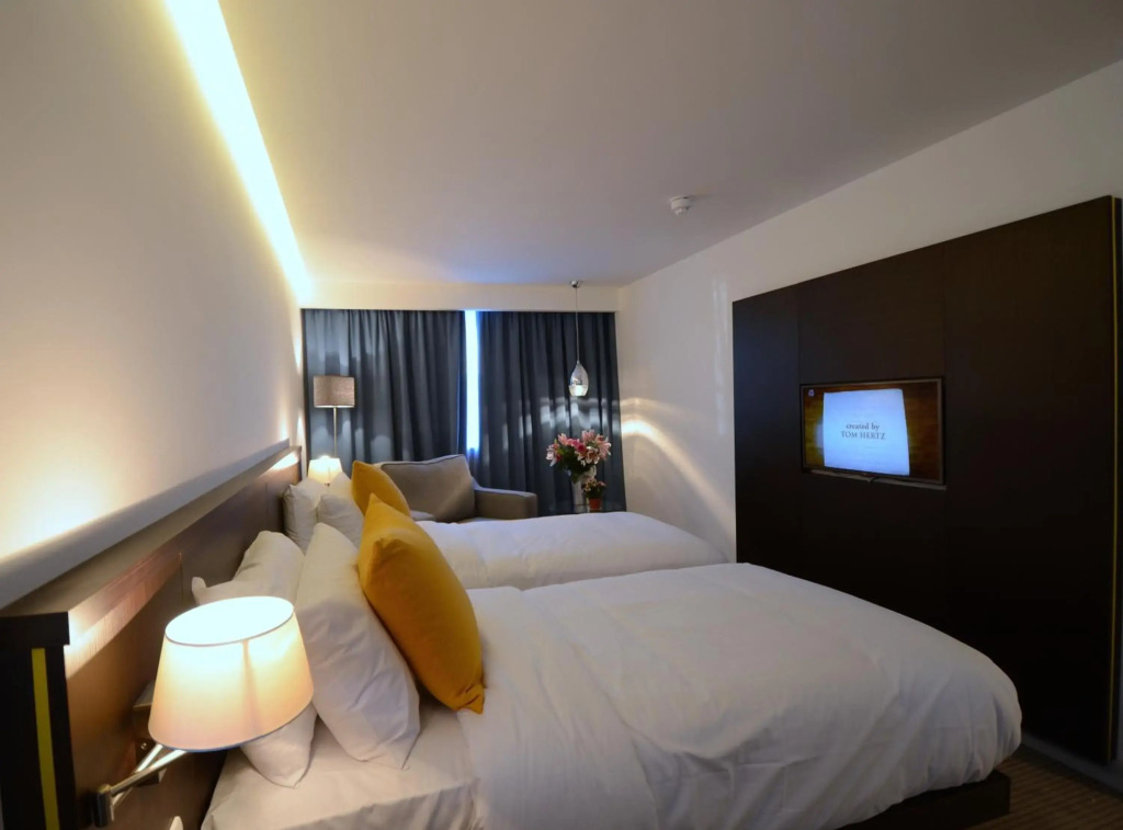 Pelican London Hotel and Residence