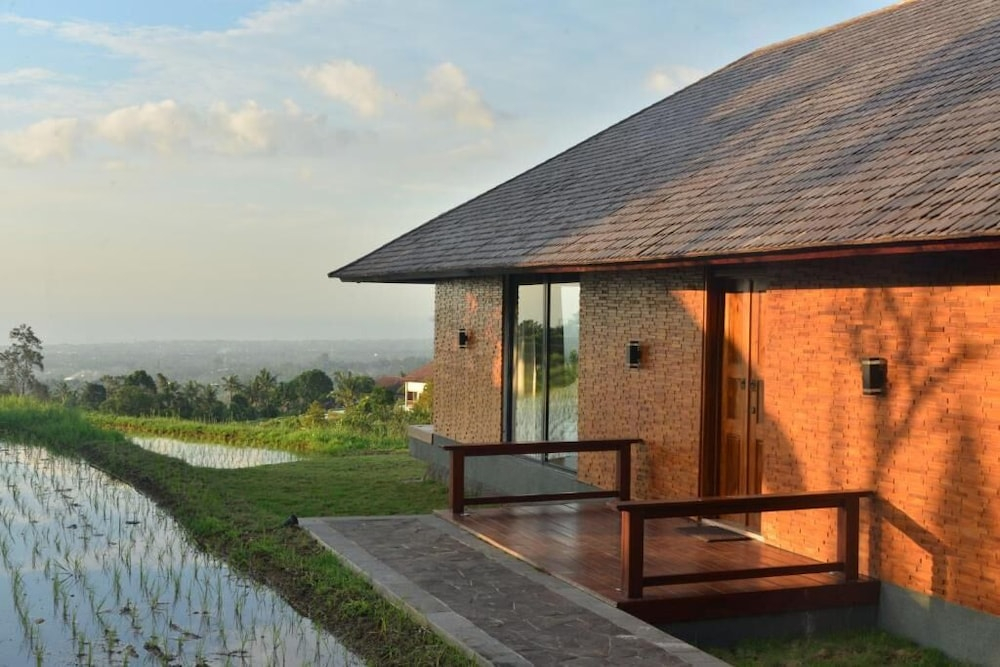 Meadow Hills Villas by Mahaprana
