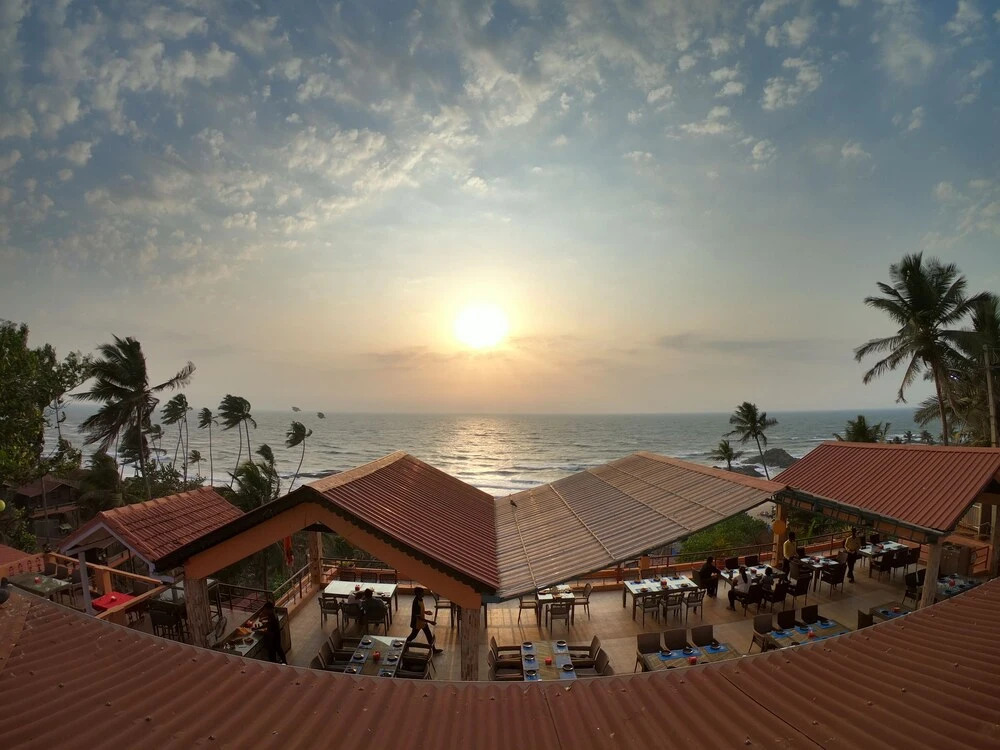 Alcove Beach Resort