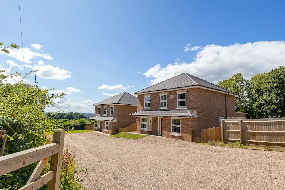 Field View 5-bed House - Free Parking