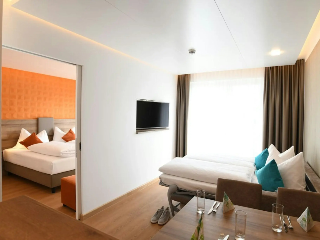 WESTSIDE Hotel
