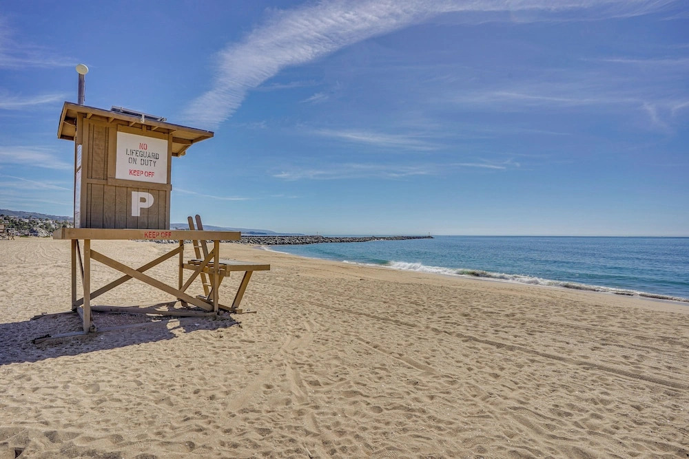 Walk to Shore! Luxury Newport Beach Home