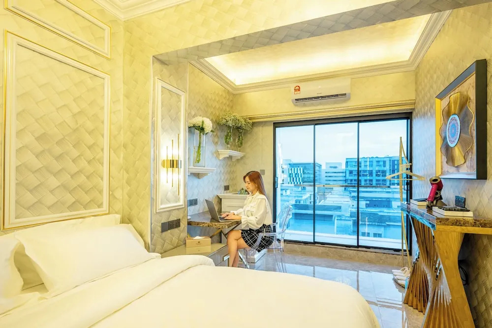 Ritz Residence - A Member of The Luxury Hotel Group