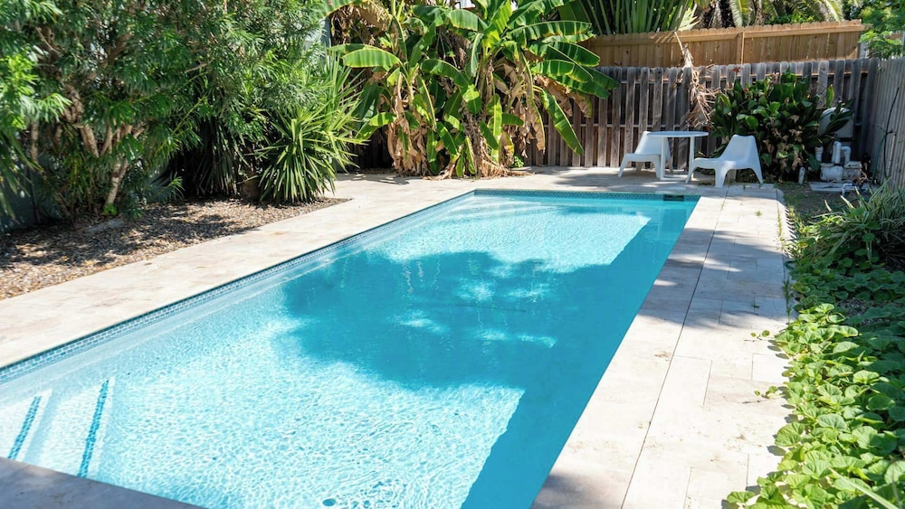 Unique 2 in 1 - Bayviews - Pool