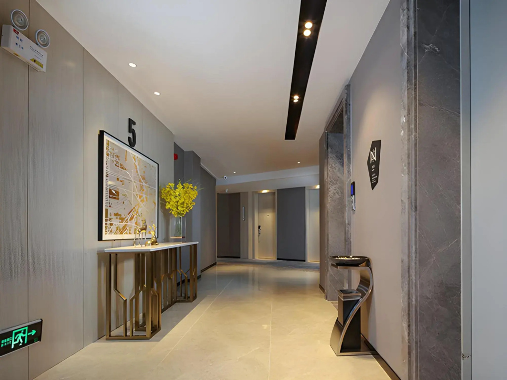 Echarm Hotel (Mile)