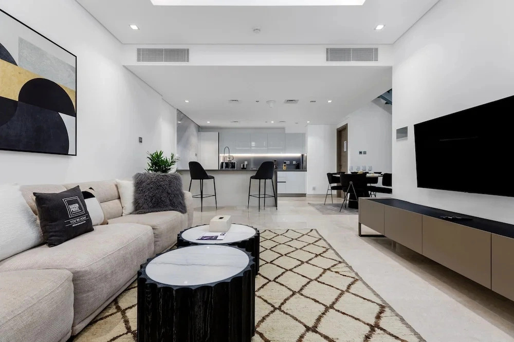 Maison Privee - Exquisite Duplex with Private Patio & Loft Living