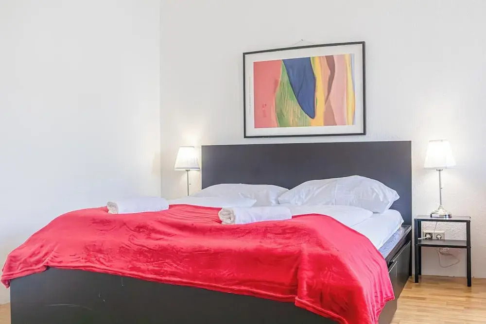 Stylish 2BR Apartment Long Stay for 5
