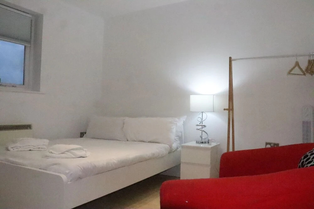 Skyline Haven Modern 2BR w/ Free Parking & 4kTV
