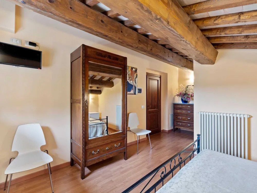 Beautiful Villa in Belforte allIsauro with Swimming Pool