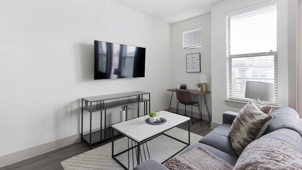 Landing Apartments near Dallas Medical District