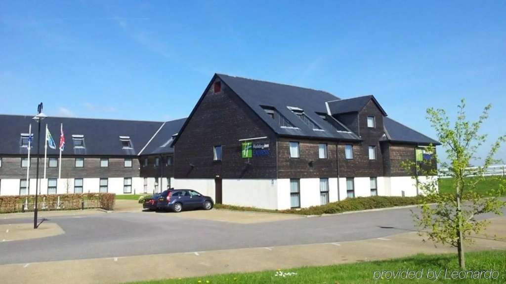 Holiday Inn Express London - Epsom Downs by IHG