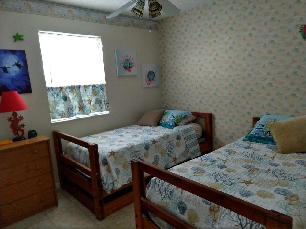 Surf Crestge 12 - 3 Br Cabin