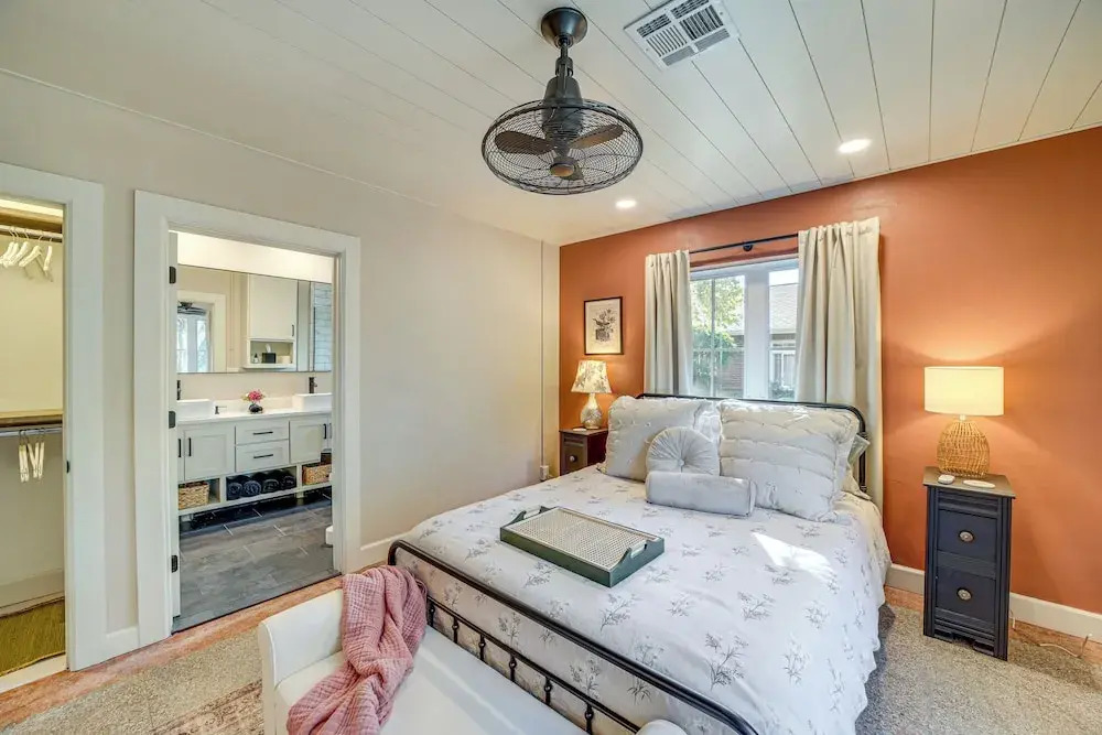< 9 Mi to Dtwn Tulsa: Lovely Home w/ Yard & Deck!