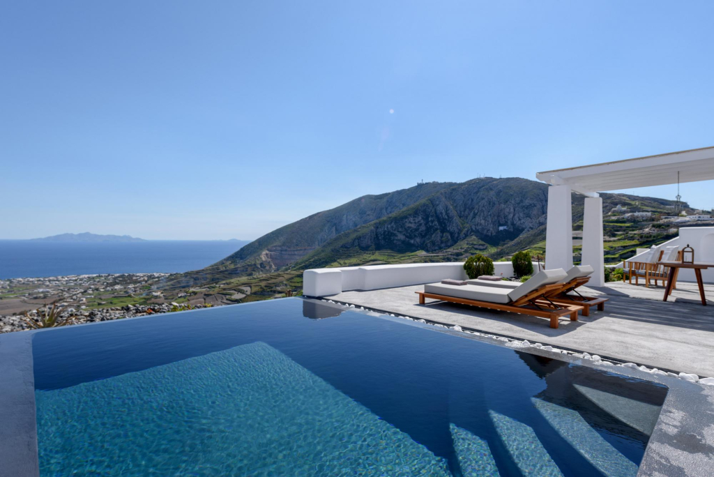Santorini Sky, Luxury Resort