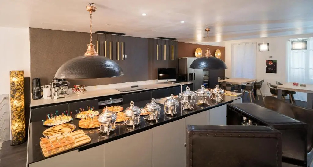 Venue C , Luxury 6 Bedroom Mansion