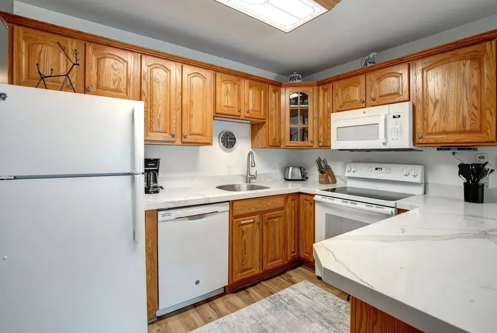 Snowcrest 300 1 Bedroom Condo by RedAwning