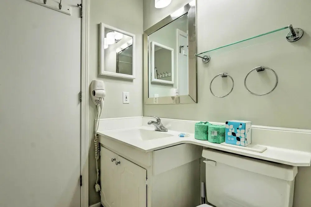Resort Condo: Pools, Gym, Bar & Beach Access!