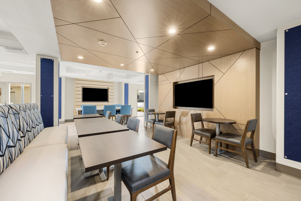 Holiday Inn Express Hotel & Suites Lincoln-Roseville Area by IHG