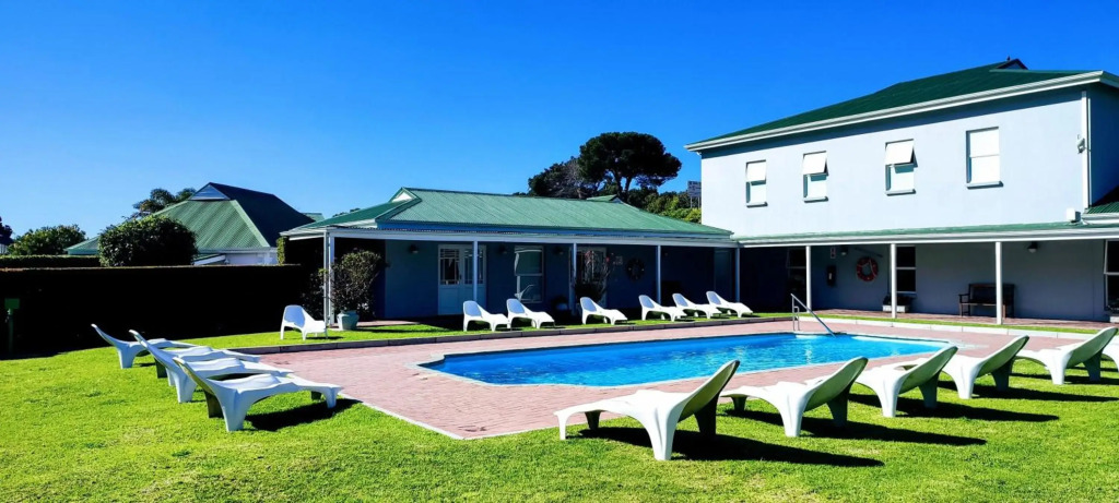The River Club Loft - 6 sleeper, Swimming Pool, 2 min to Robberg Beach