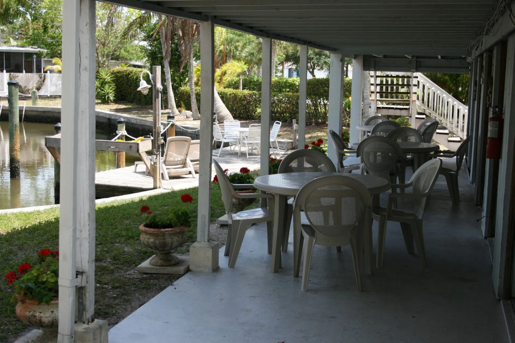 Hidden Harbor Suites
