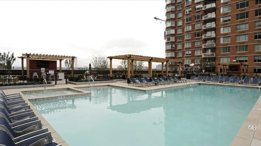Skyview Luxury Suites - New York City